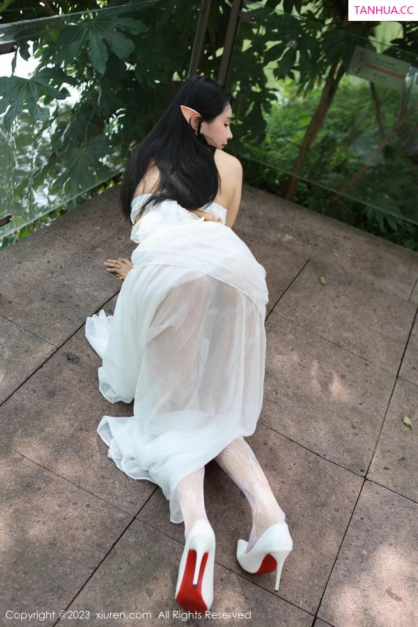草莓  [XiuRen]高清写真图 2023.11.02 No.7598 草莓mm 美腿户外第24张图片